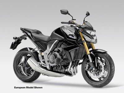 11_Honda_CB1000R_Euro_Det1_lr_400